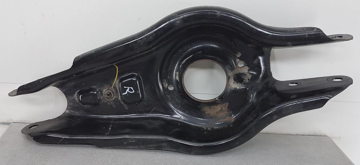 Tesla Model 3 Querlenker Hinterachse rechts unten Bj2019 1044451-00-F