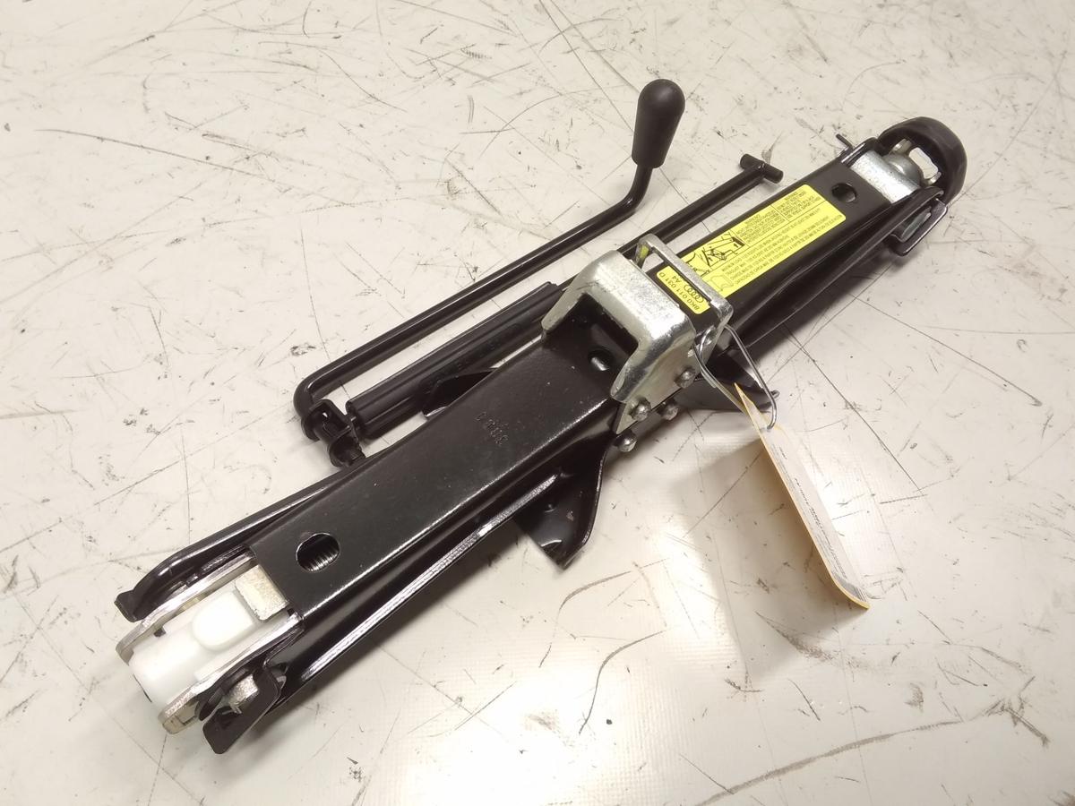 Audi A4 8K B8 original Wagenheber 8K0011031D Bj.2009