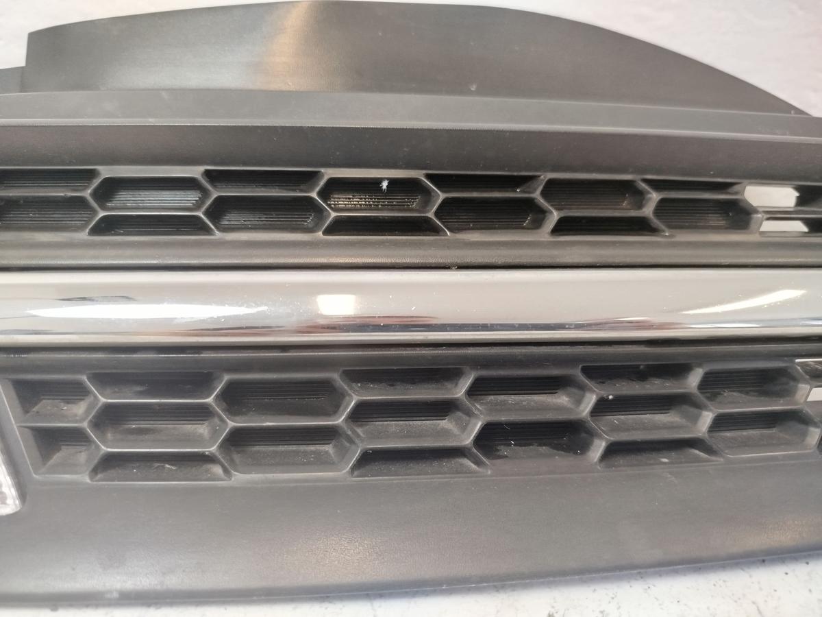 Nissan Micra K12 Kühlergrill Grill Frontgrill vorn rechts mit Blinkleuchte ab 05