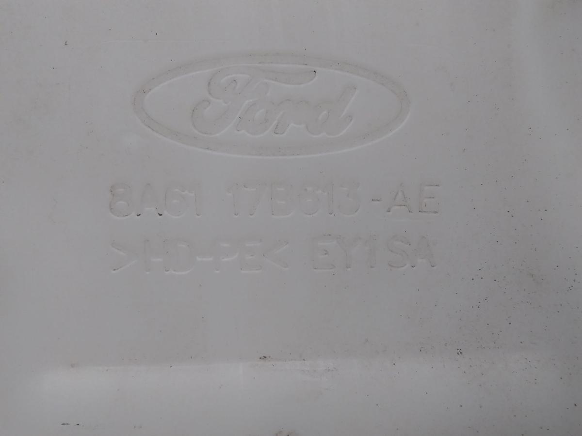 Ford Fiesta JA8 orig. Scheibenwaschwasserbehälter mit Pumpe BJ2010 8A6117B613AE