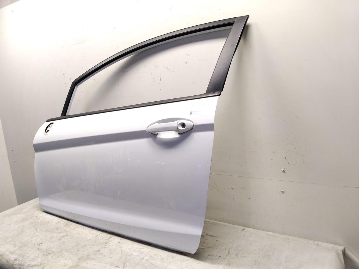 Ford Fiesta JA8 original T&uuml;r vorn links H9 Frost Wei&szlig; 3t&uuml;rig BJ2010