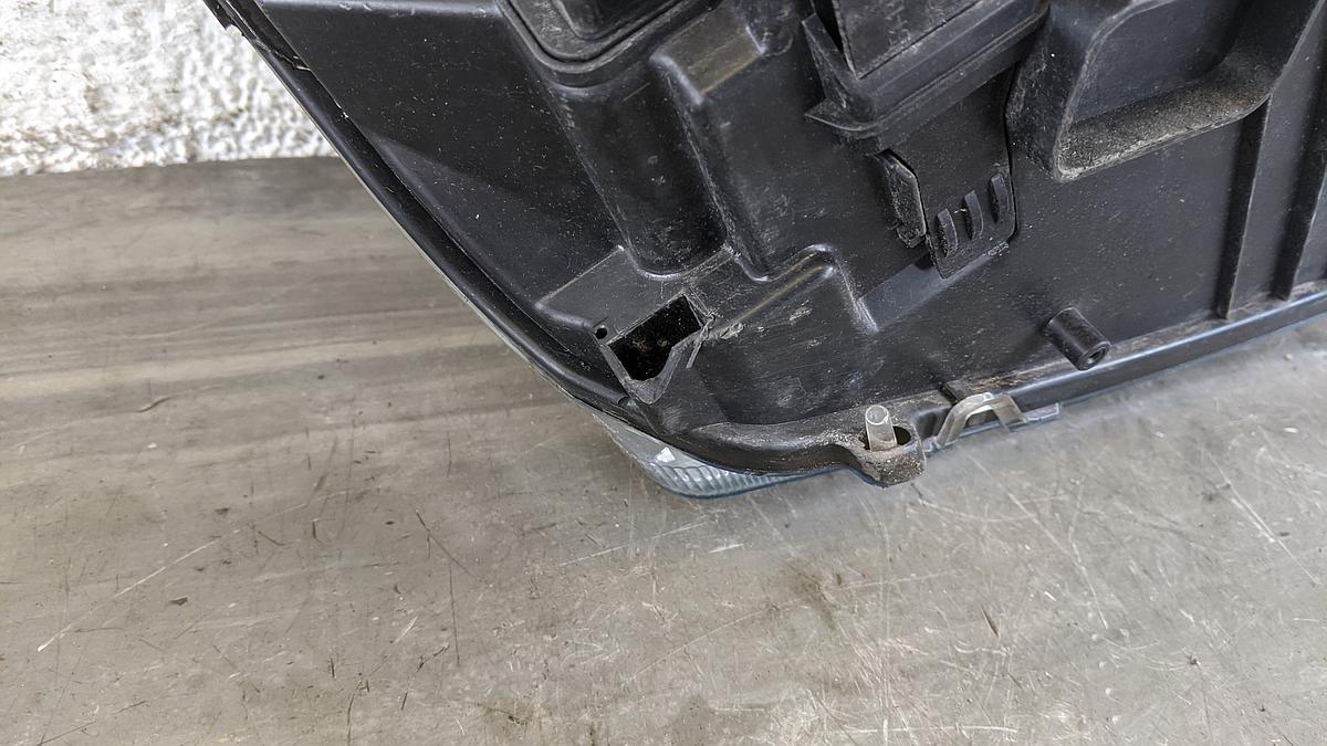 Ford Focus DA3 Scheinwerfer Lampe vorn links Halogen