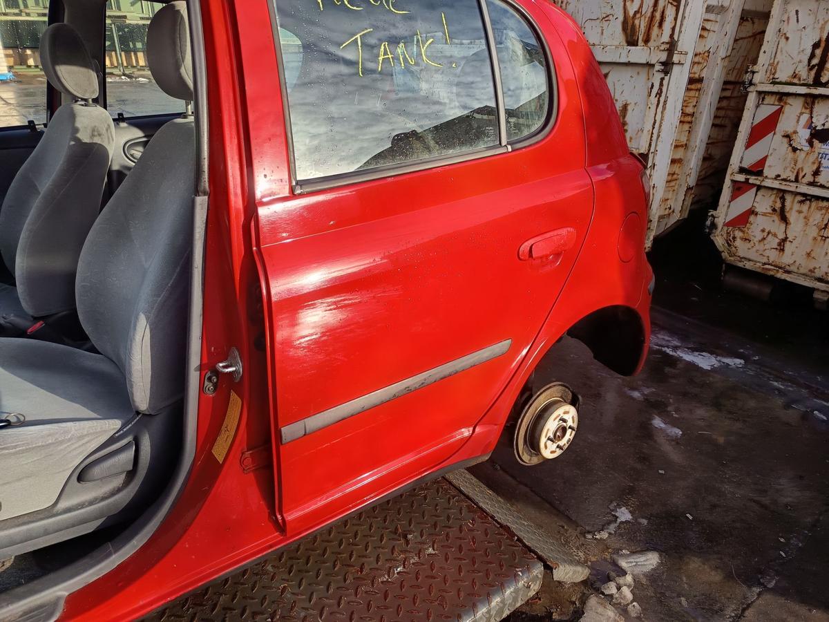 Toyota Yaris XP10 original T&uuml;r hinten links Fond 3P0 Vulkanrot Bj 2001