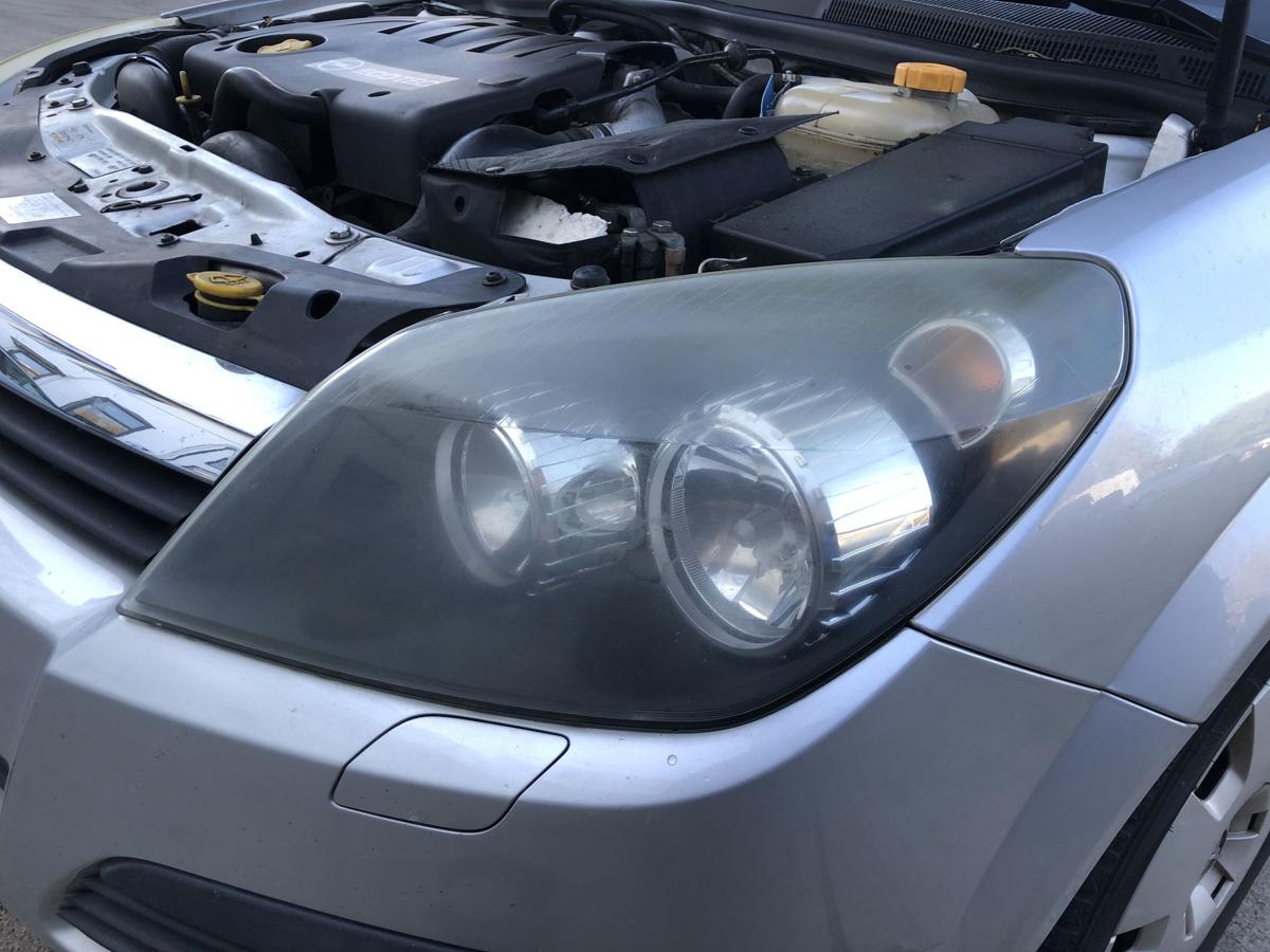 Opel Astra H Caravan Scheinwerfer links Hauptscheinwerfer Halogen Tr&uuml;b Hella