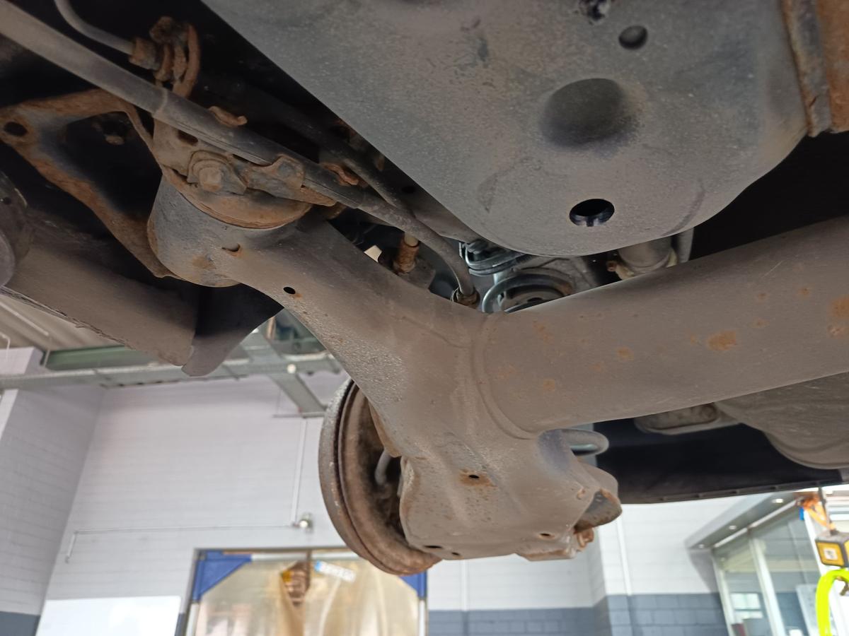 Opel Corsa D original Hinterachse Tr&auml;ger trommelgebremst 150tkm Bj 2007