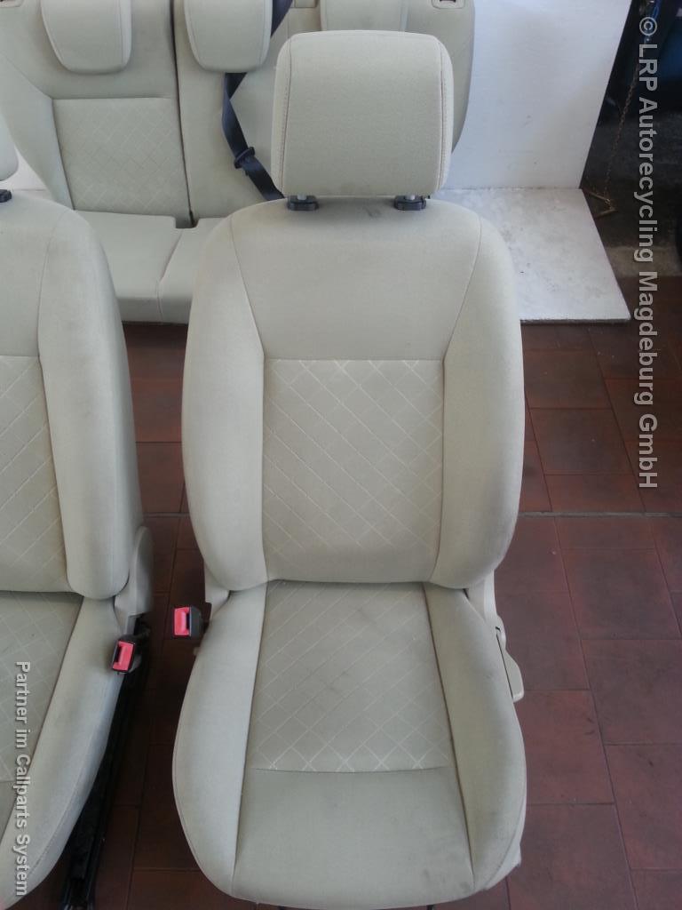 Ford Fiesta MK7 JA8 Sitzausstattung Beige 5-Türer Stoff ISOFIX Sitzheizung