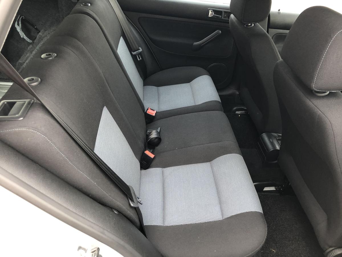 VW Golf 4 IV 1J R&uuml;cksitzbank Sitzbank R&uuml;ckbank Pacific 5 t&uuml;rer R&uuml;cksitze Stoff