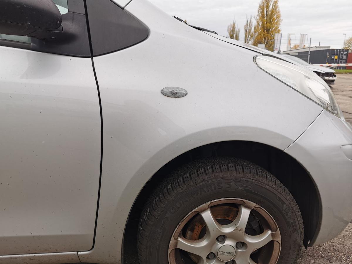 oyota Yaris XP9 Kotflügel Fender Seitenwand vorn rechts 1E7 Silver Pearl Met