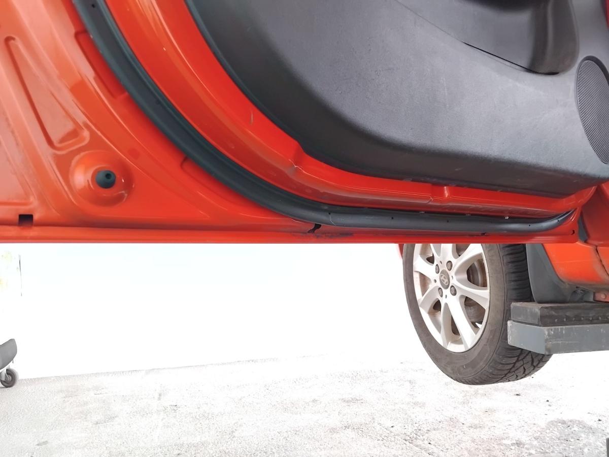 Hyundai i20 PB T&uuml;r vorn links Fahrert&uuml;r 5-t&uuml;rig BH Electric Red BJ2009