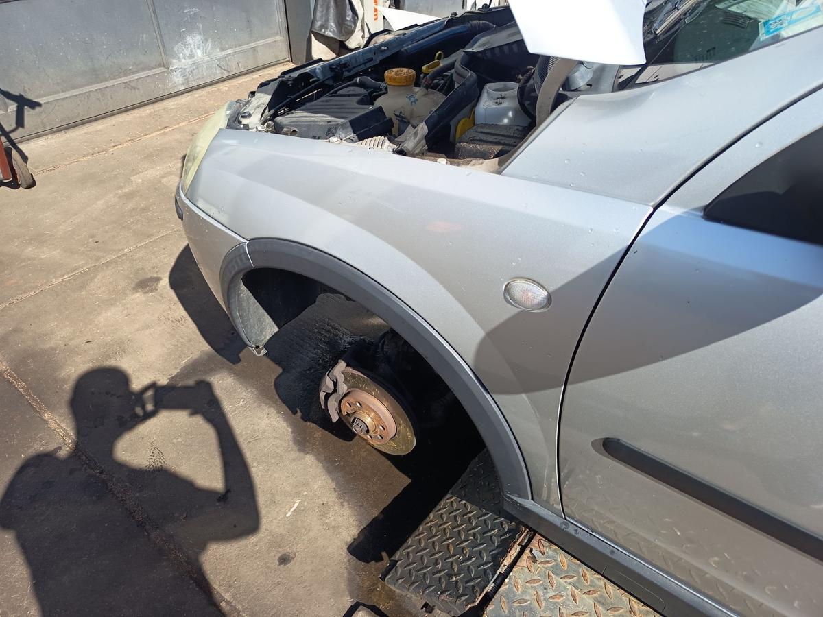 Opel Corsa C original Kotfl&uuml;gel links Seitenteil Z157 Starsilber Bj 2005
