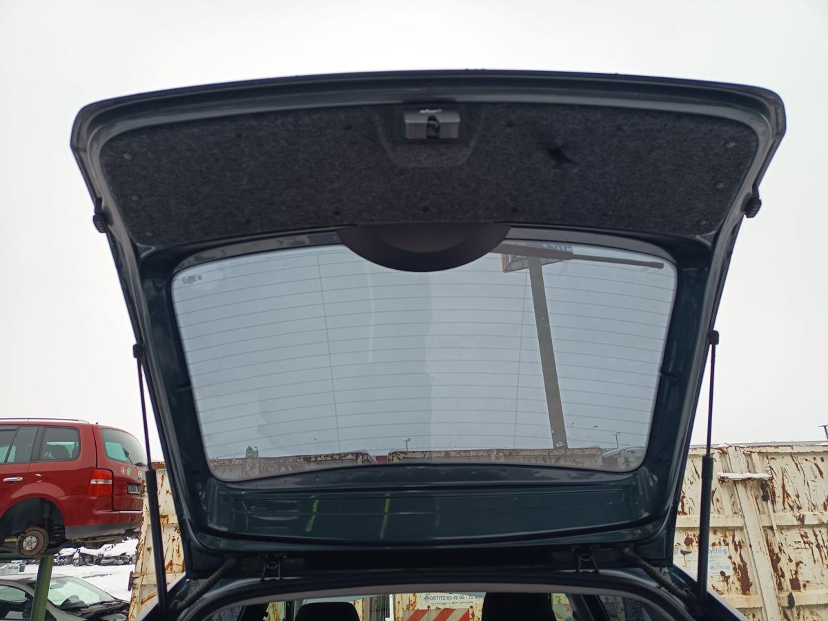 Skoda Rapid Spaceback original Heckklappe mit Scheibe LF7Y Grau Bj 2016