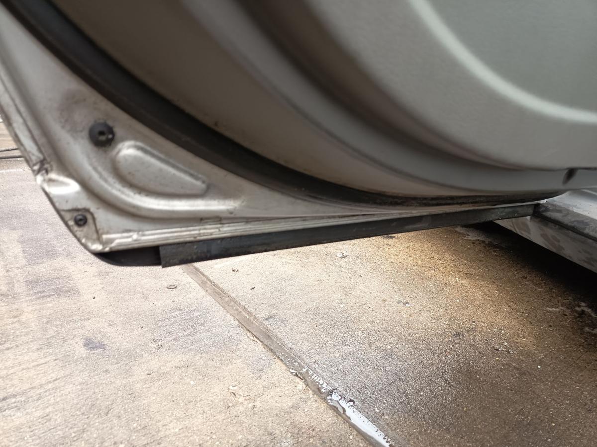 Audi A4 B6 Kombi original T&uuml;r hinten links LY7W Lichtsilber Metallic Bj 2002
