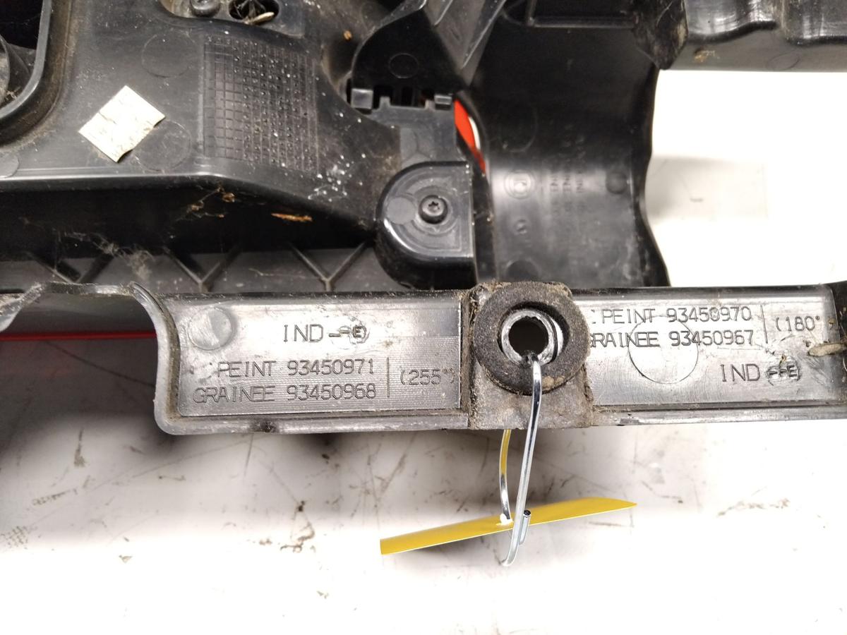 Renault Trafic 3 Kasten original Rückleuchte Heckleuchte rechts Bj.2021