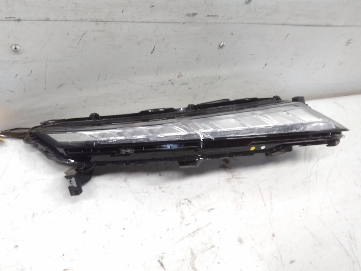 Mitsubishi Eclipse Cross original LED Tagfahrleuchte Scheinwerfer vorn rechts oben