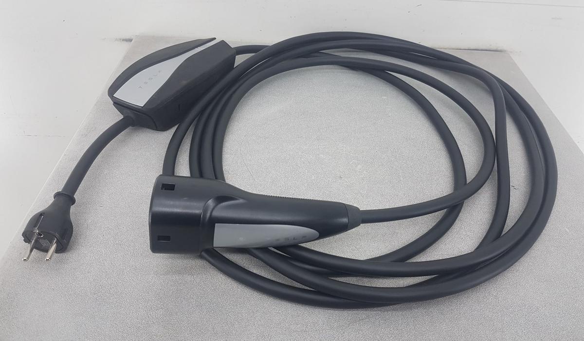 Tesla Model Y original Ladekabel Schuko 220V 1121254-00-G Mobile Charge Kit Bj23