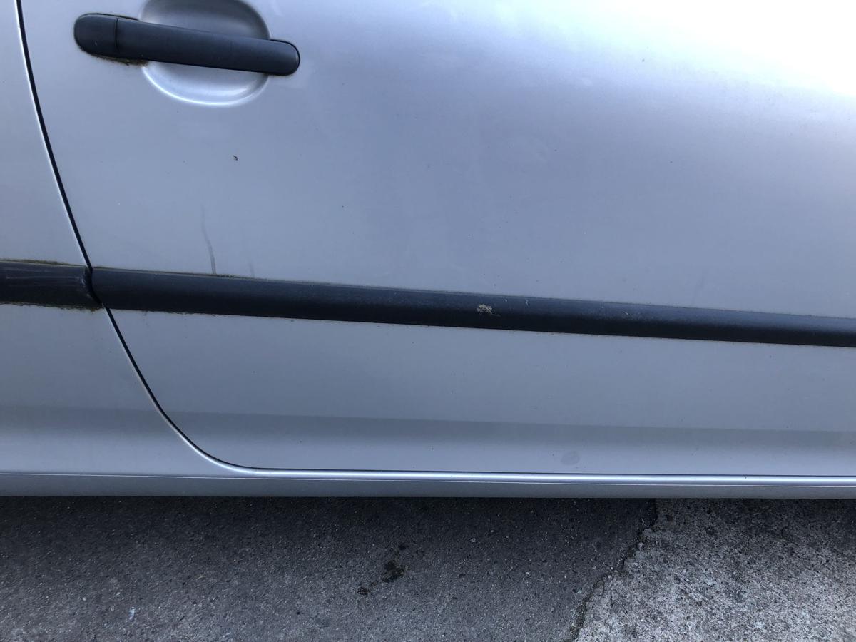 VW Golf 5 V 1K T&uuml;r vorn rechts Beifahrert&uuml;r nur f&uuml;r 3 t&uuml;rer LA7W Reflexsilber