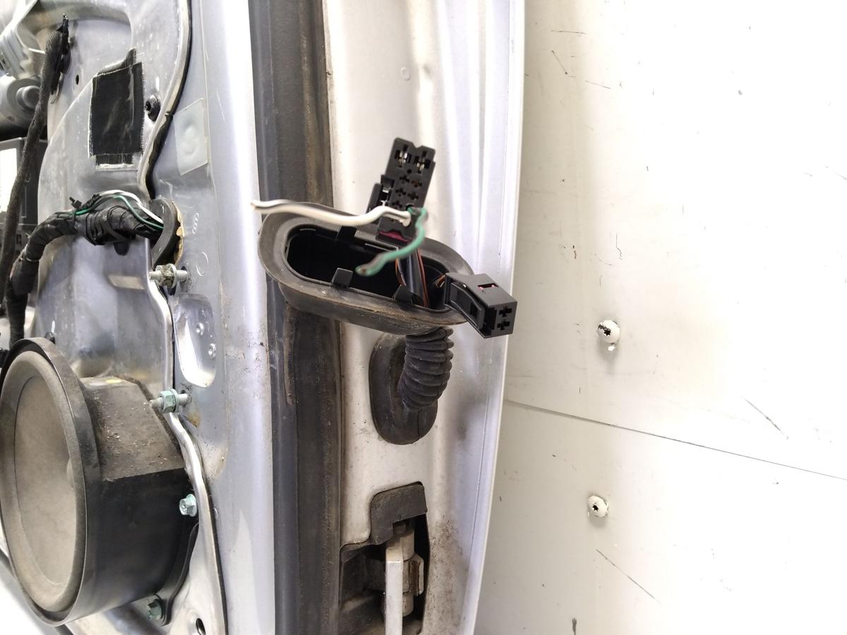 Audi A2 8Z T&uuml;r vorn links lichtsilbermetallic LY7W BJ2000