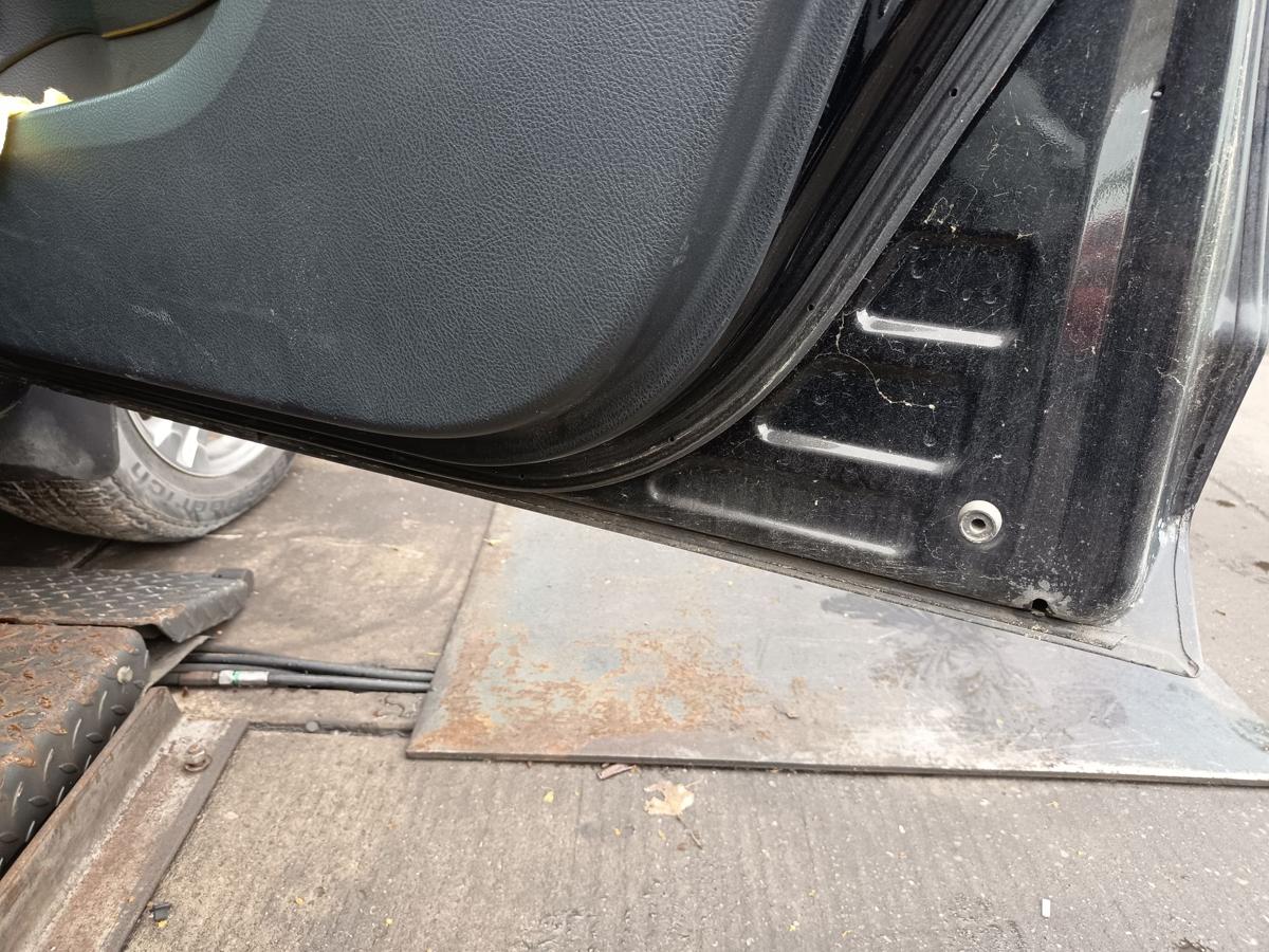 Toyota Rav4 original T&uuml;r vorne rechts 202 Black Uni Baujahr 2009