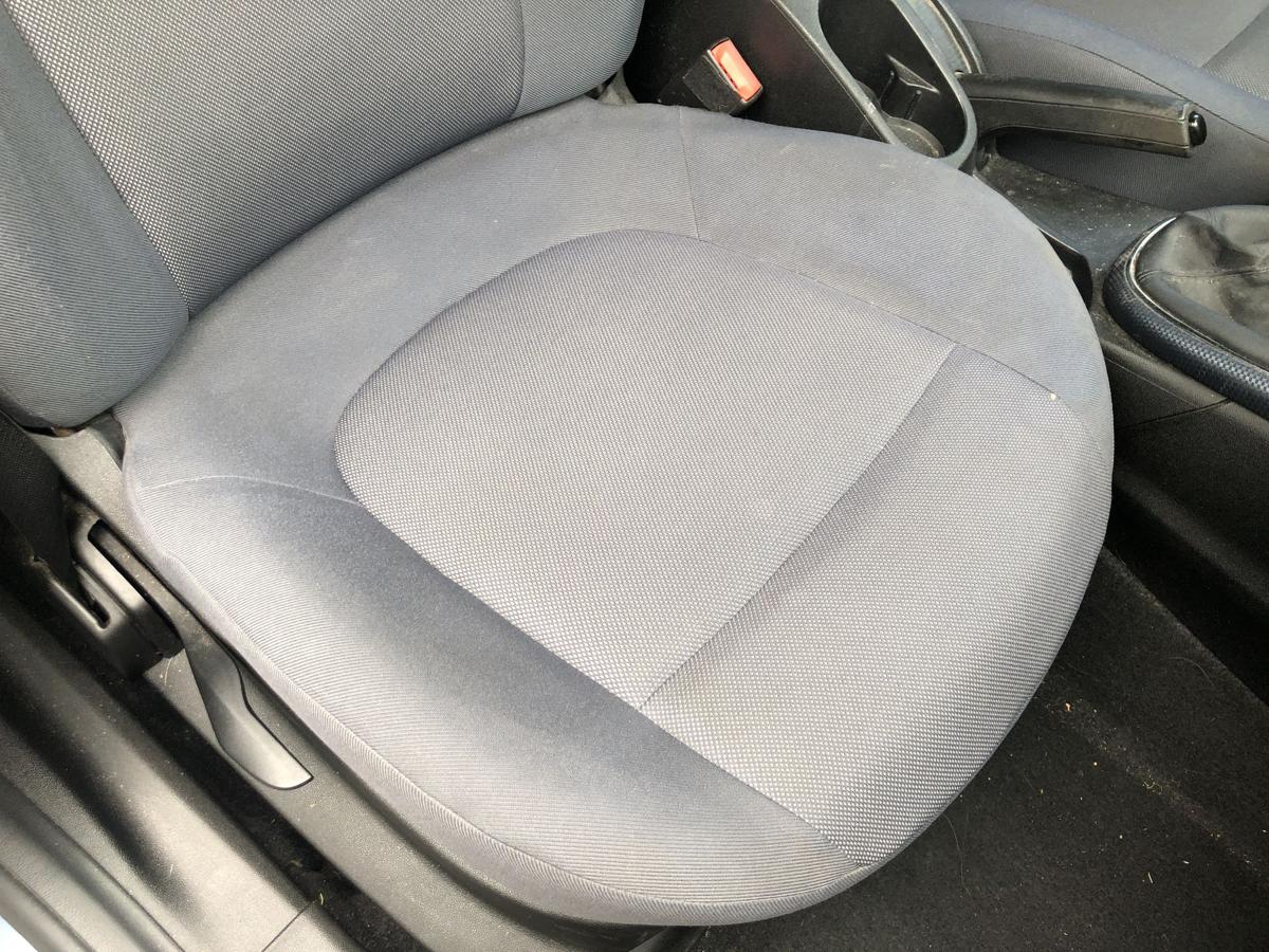 Fiat Bravo 198 Sitz vorn rechts Beifahrersitz Stoff mit Muster ohne Heizung