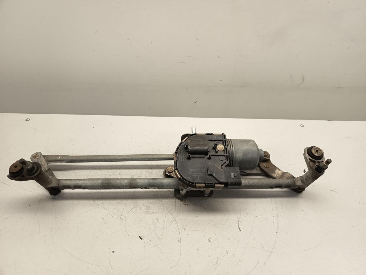 VW Golf VI 6 BJ 2009 original Wischermotor vorn mit Gestänge