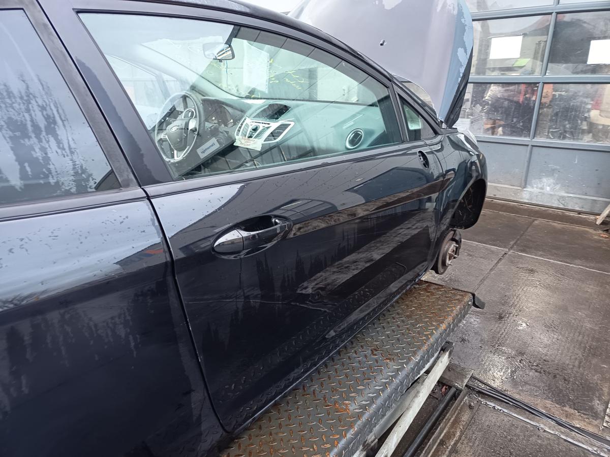 Ford Fiesta VII original T&uuml;r vorn rechts Beifahrer Pantherschwarz Bj 2012