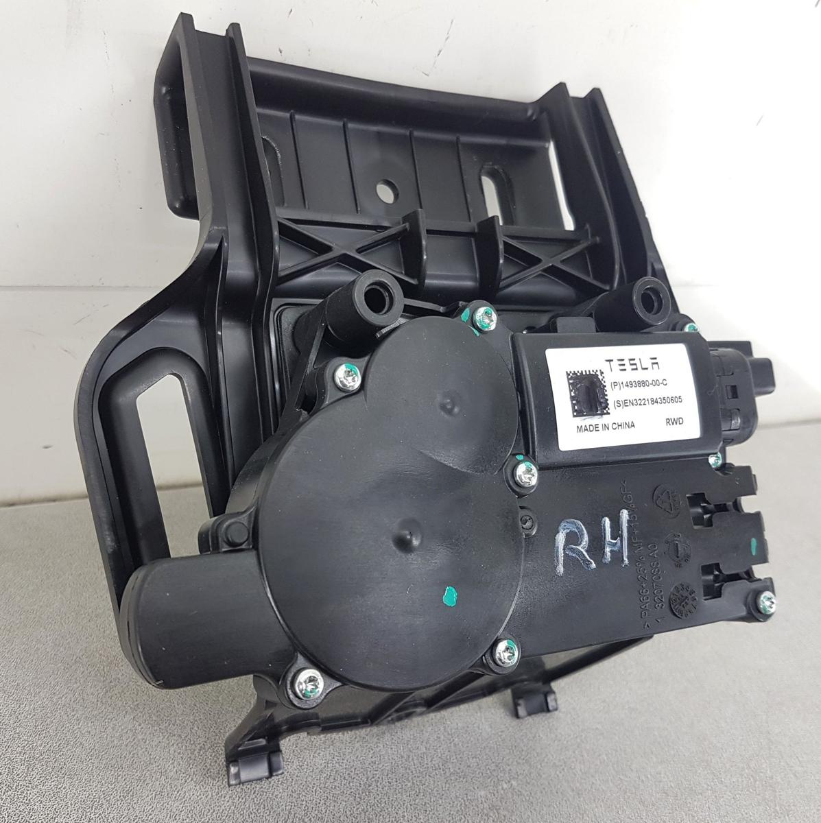 Tesla Model Y Stellmotor f&uuml;r R&uuml;cksitzverriegelung Bj2022 1493880-00-C