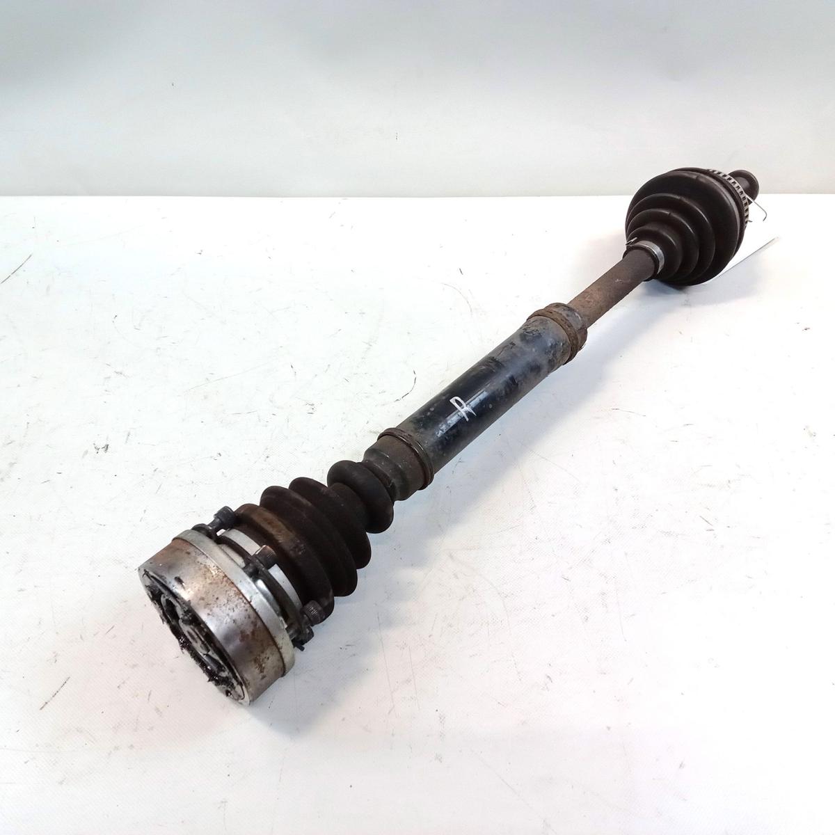 Audi A4 B5 original Antriebswelle Gelenkwelle vorn rechts 1.6 74kw Bj.1997