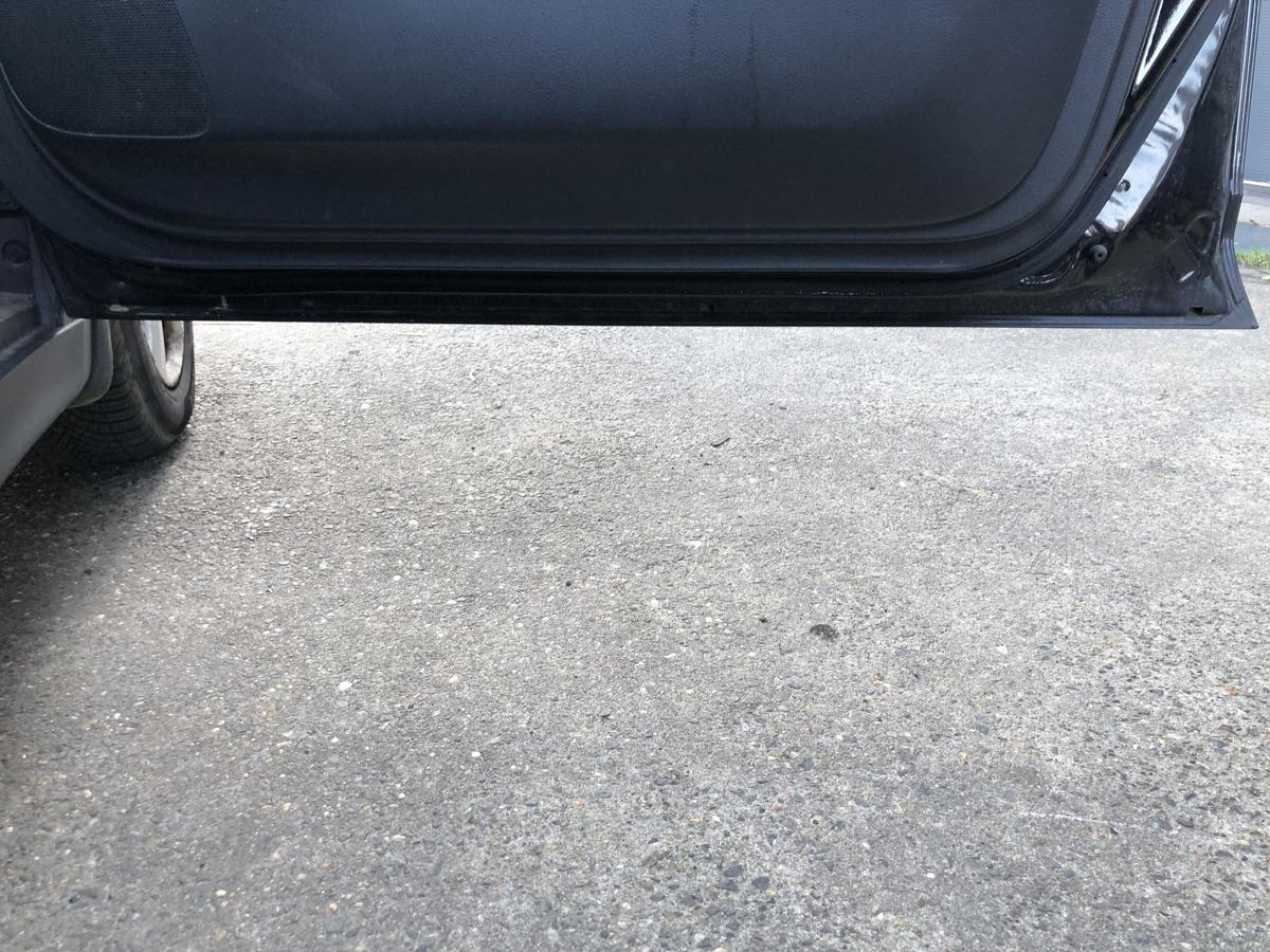 Nissan Tiida C11 T&uuml;r vorn rechts Beifahrert&uuml;r im Rohbau KH3 Superblack