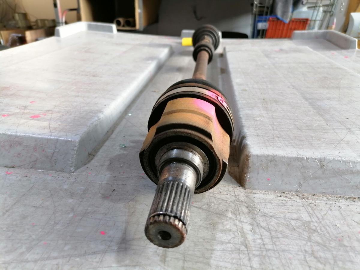 Hyundai I20 original Gelenkwelle Antriebswelle vorn rechts 1.2 57kw Bj.2011