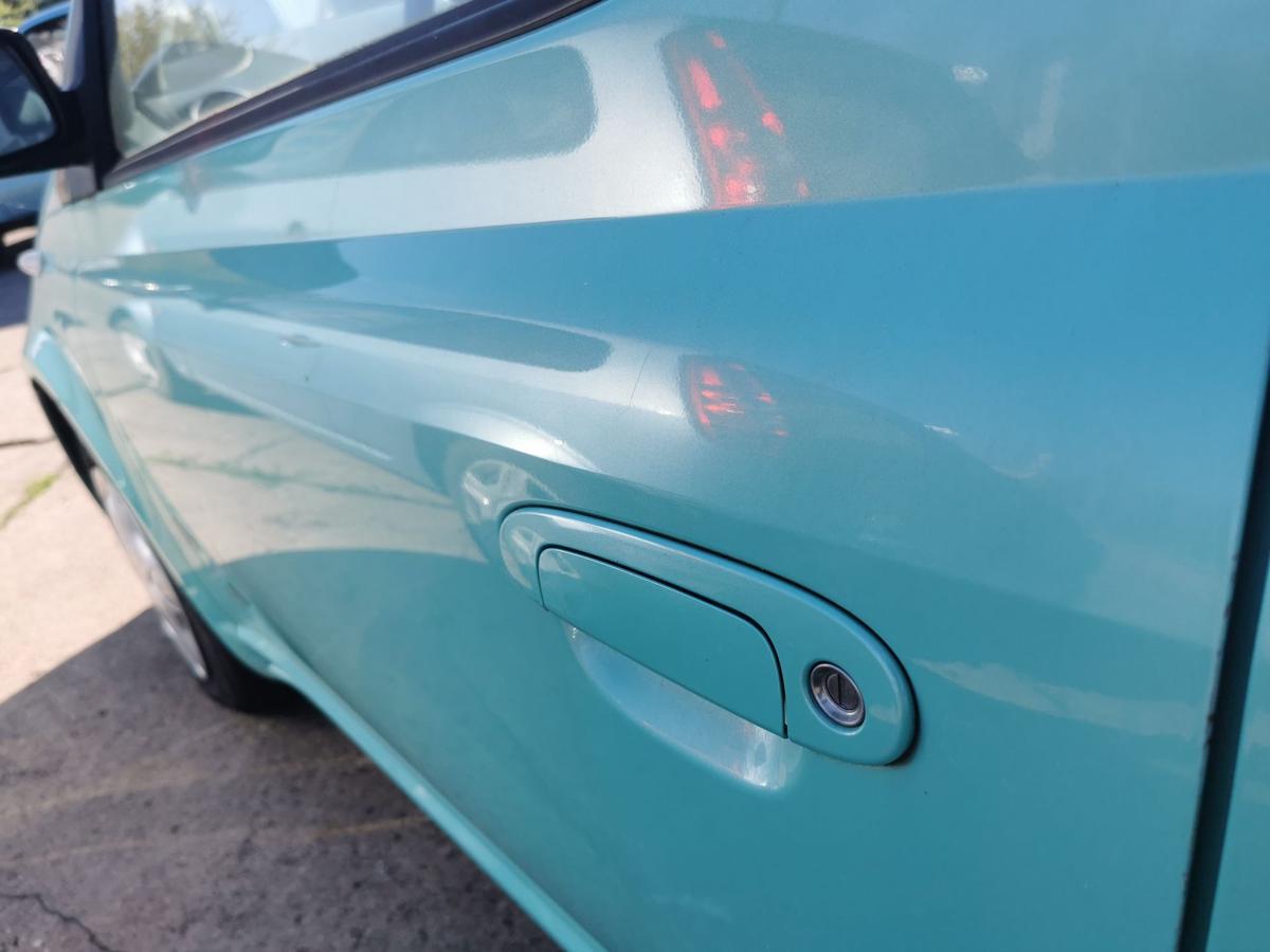 Toyota Yaris XP10 Fahrertür Tür Autotür vorn links 3T 764 Light Aqua Japan DELLE
