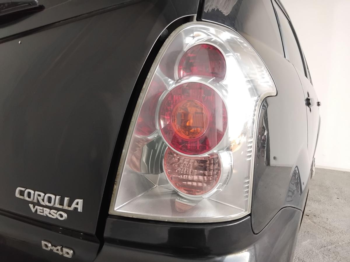 Toyota Corolla Verso II AUR10 original Rückleuchte Schlussleuchte rechts BJ2006