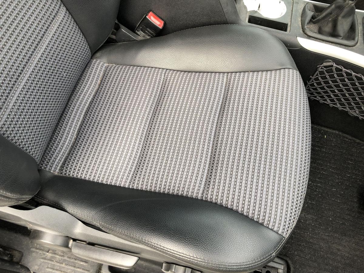 Mercedes A Klasse W169 Sitz vorn rechts Beifahrer 3 t&uuml;rig Artico Kunstleder