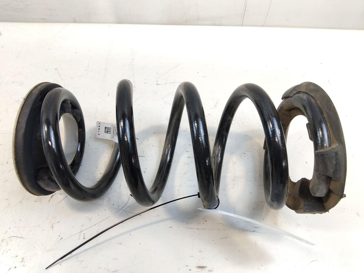 Tesla Model Y RWD original Schraubenfeder Hinterachse 1188472-00-B Bj.2023