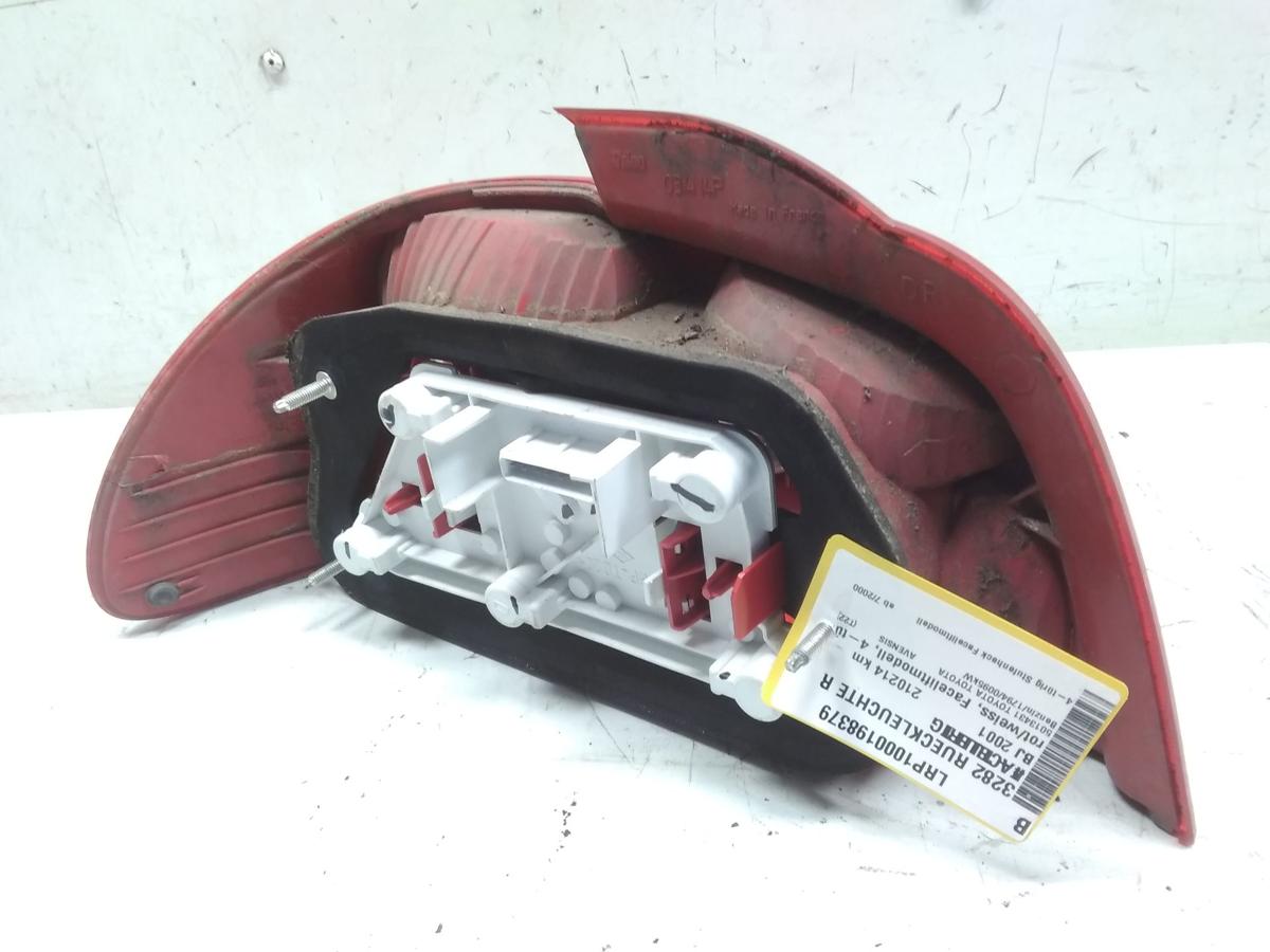 Toyota Avensis T22 Facelift R&uuml;ckleuchte Heckleuchte rechts Stufenheck Bj.2001