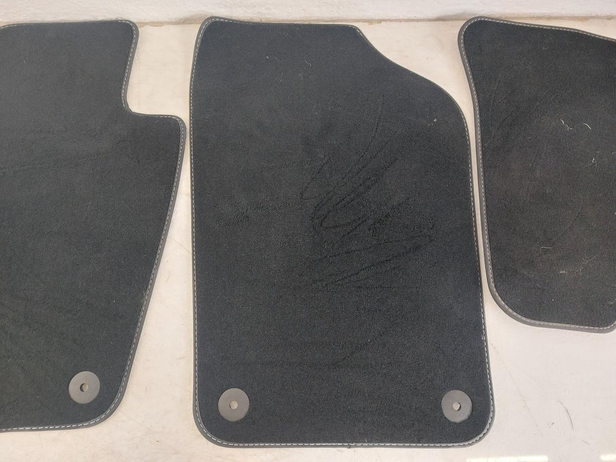 VW Polo 6R Satz Fussmatten 4 teilig Teppich vorn hinten links rechts Velour