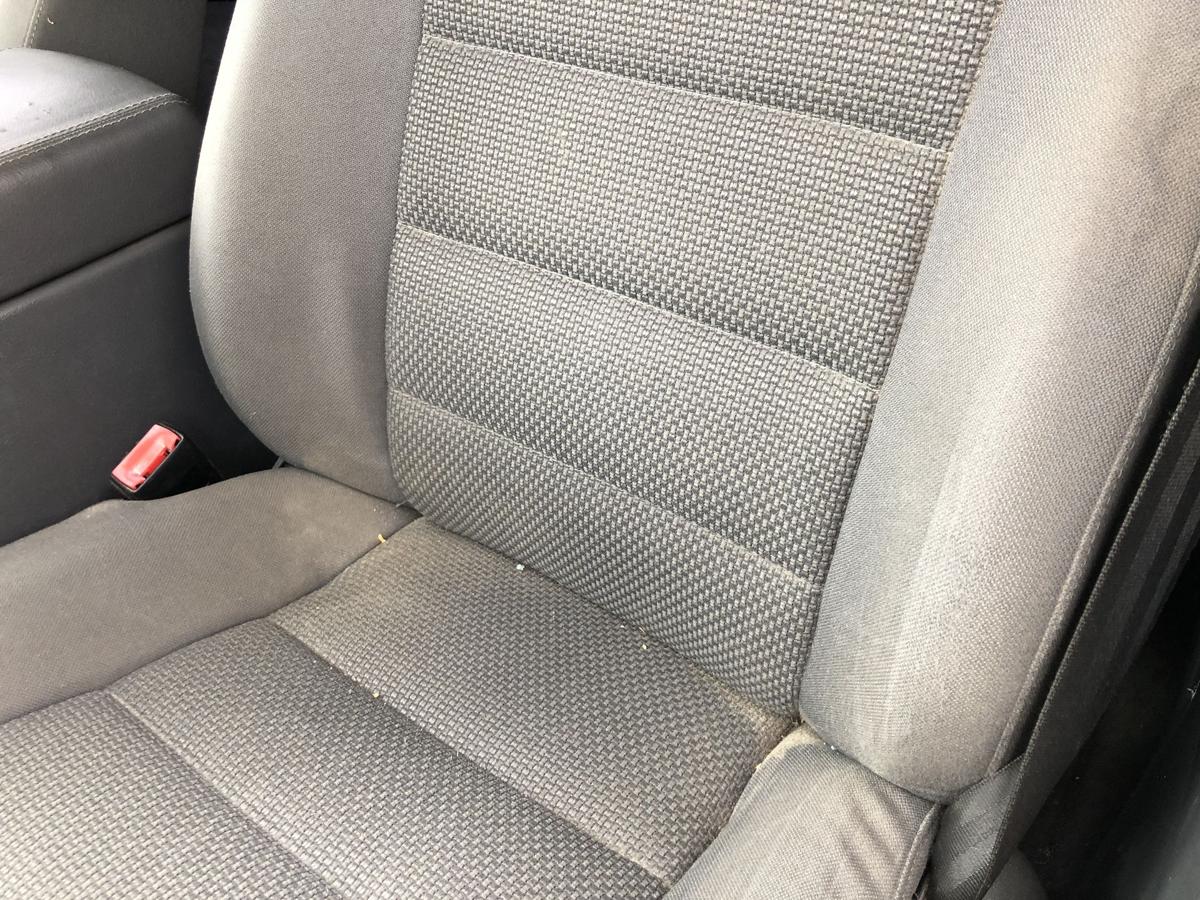 VW Touareg 7L Sitz vorn links Fahrersitz Stoff mit Heizung