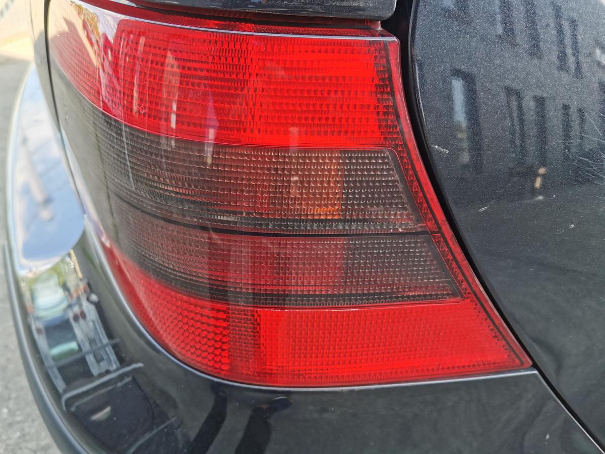 VW Golf IV 1J Rückleuchte Schlussleuchte Rücklicht rechts rot schwarz 3u5 Türer