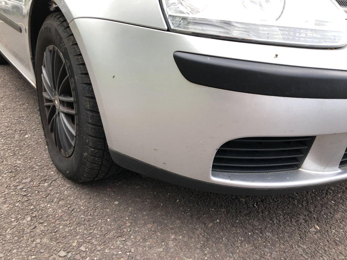 VW Golf 5 1K Sto&szlig;f&auml;nger vorn Frontsch&uuml;rze Sto&szlig;stange LA7W Reflexsilber Metallic