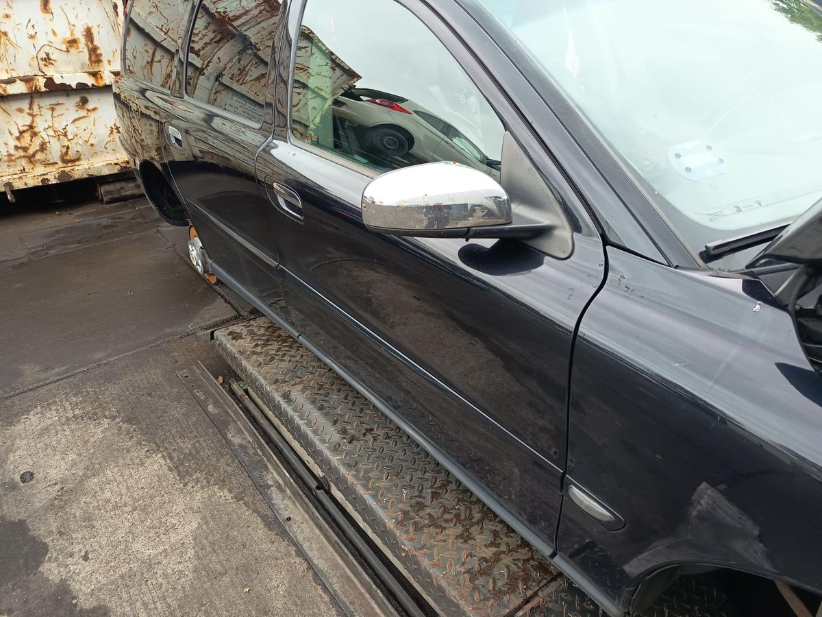Volvo V70 II original Tür vorn rechts Beifahrer 452 Saphirschwarz Bj 2005