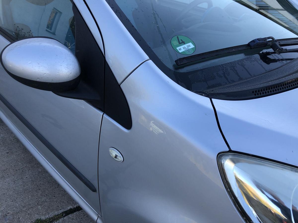 Peugeot 107 Typ P Kotflügel vorn rechts Fender Seitenteil KTB Gris Gallium