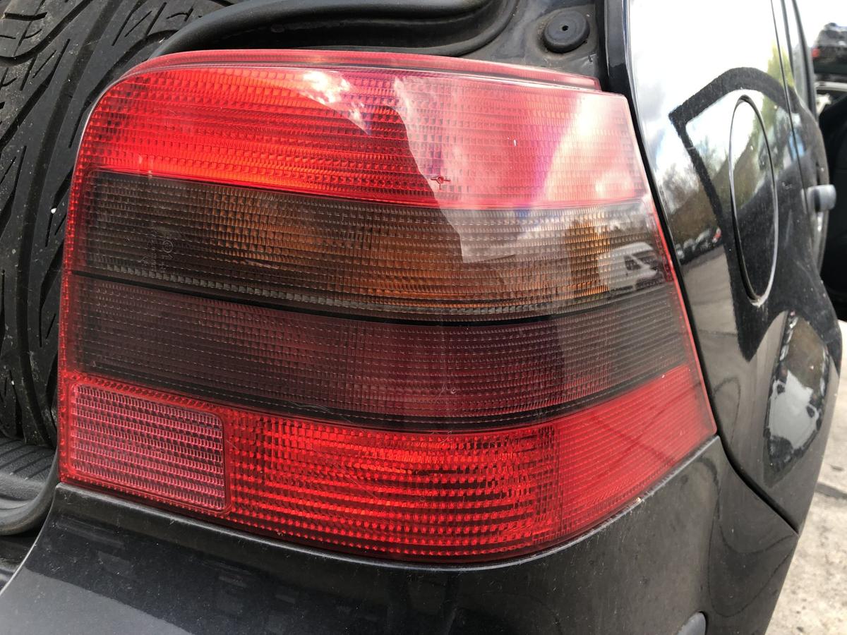 VW Golf 4 IV 1J Rückleuchte rechts Heckleuchte rot schwarz getönt Rücklicht