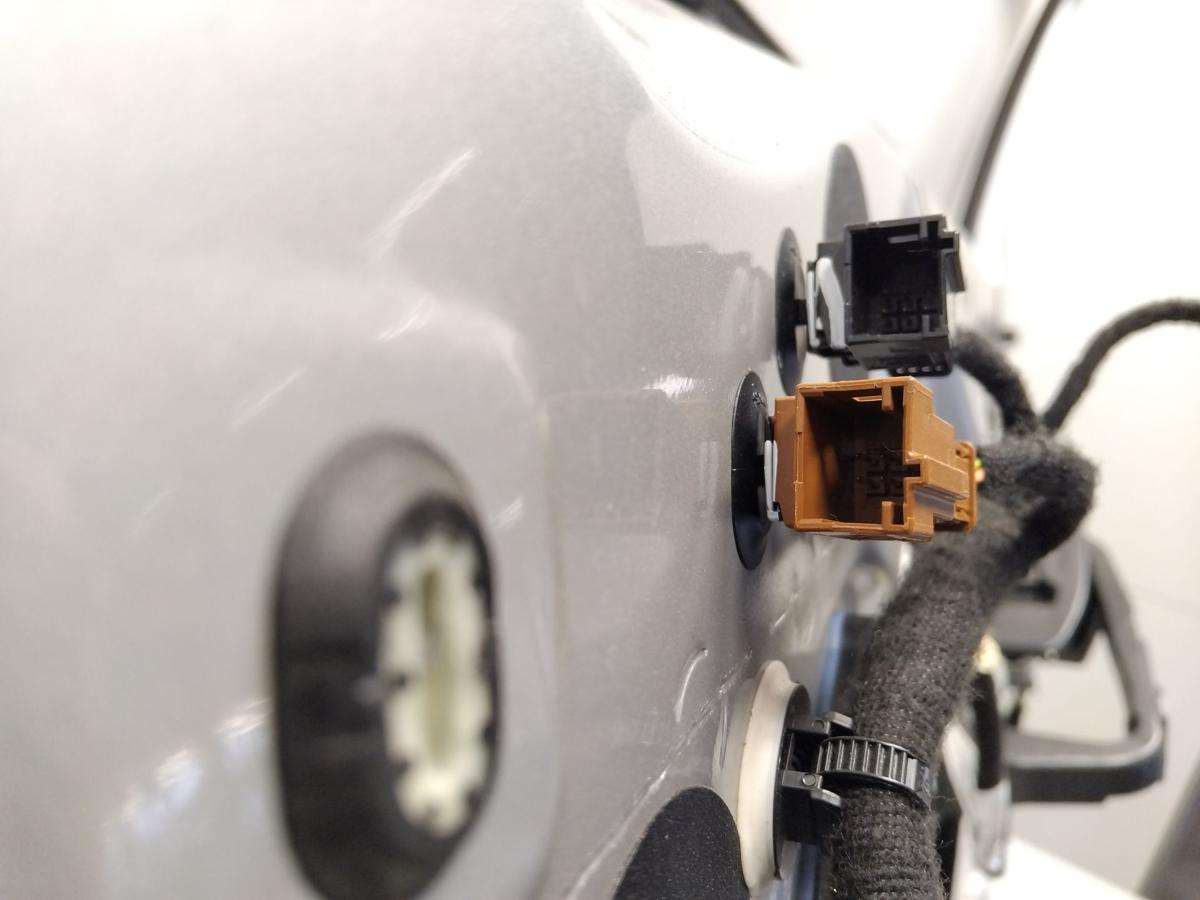 Peugeot 208 Tür vorn rechts Beifahrertür 3-Türer silber aluminiumgrau Bj.2016