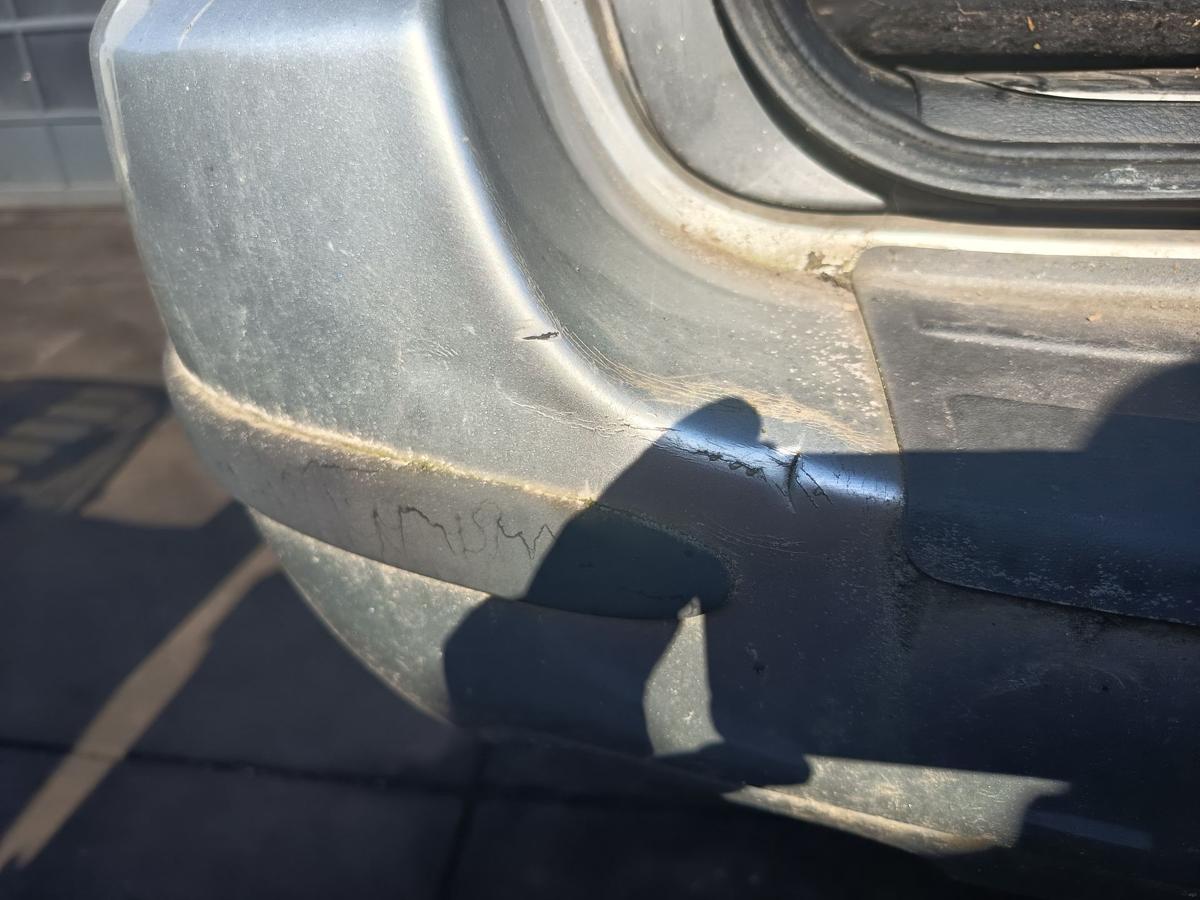 Subaru Legacy original Sto&szlig;stange F&auml;nger hinten Heck 39D Brillantsilber Bj 2005