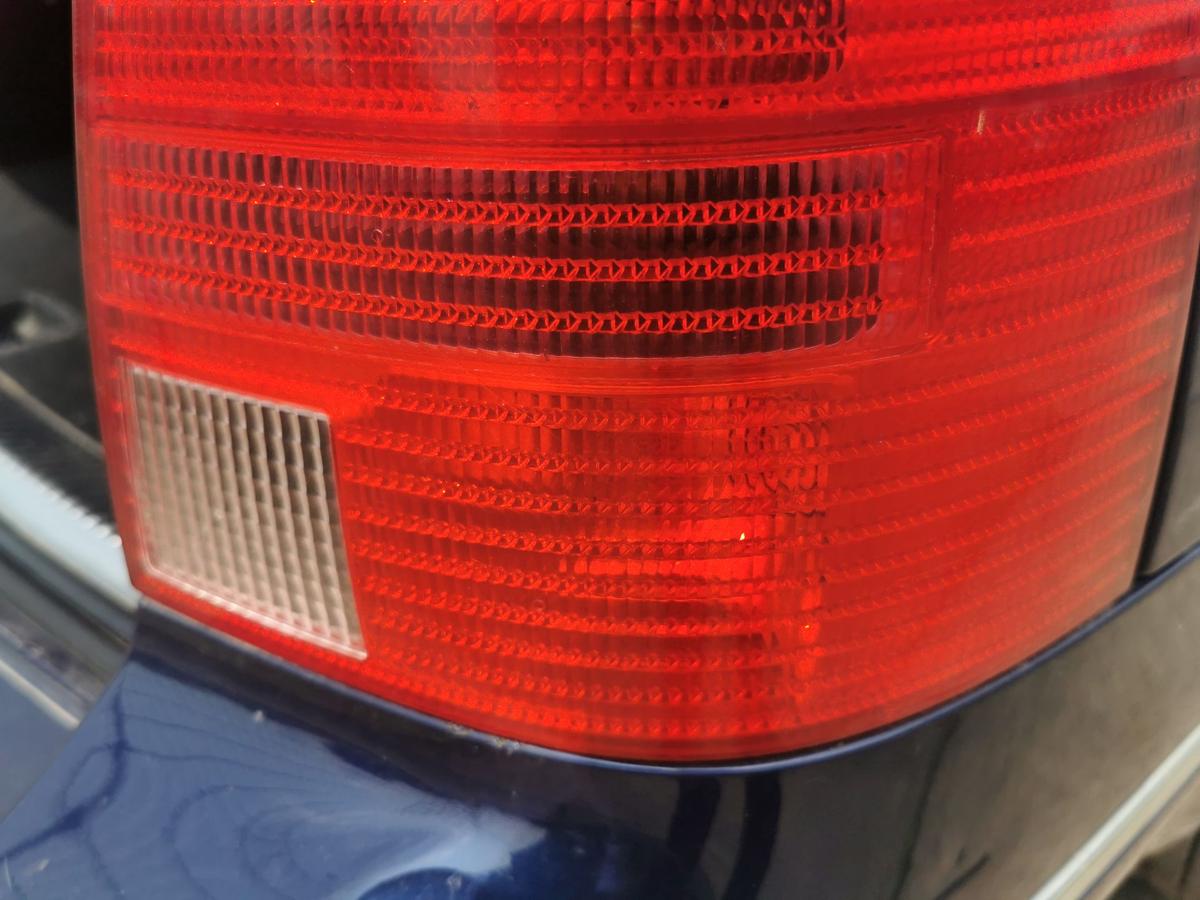 VW Bora 1J Variant Rückleuchte Schlussleuchte Rücklicht Lampe hinten rechts Kombi