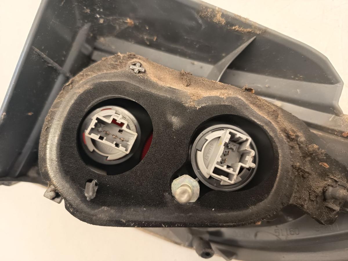 Mazda 2 DY original R&uuml;ckleuchte links au&szlig;en Heck Schlusslicht Facelift Bj 2005