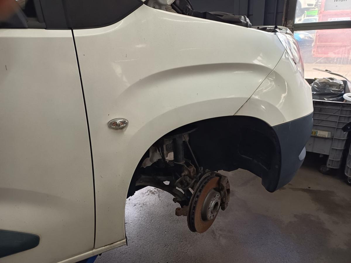 Opel Combo E orig Kotflügel rechts G20 Weiß Bj 2019