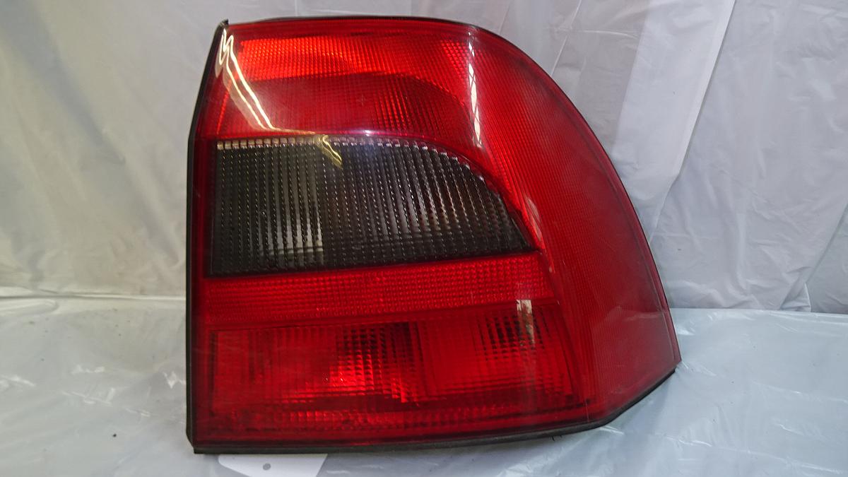 Opel Vectra B Bj 2000 Rückleuchte Limo Flh Heckleuchte rechts in rot weiss Facelift