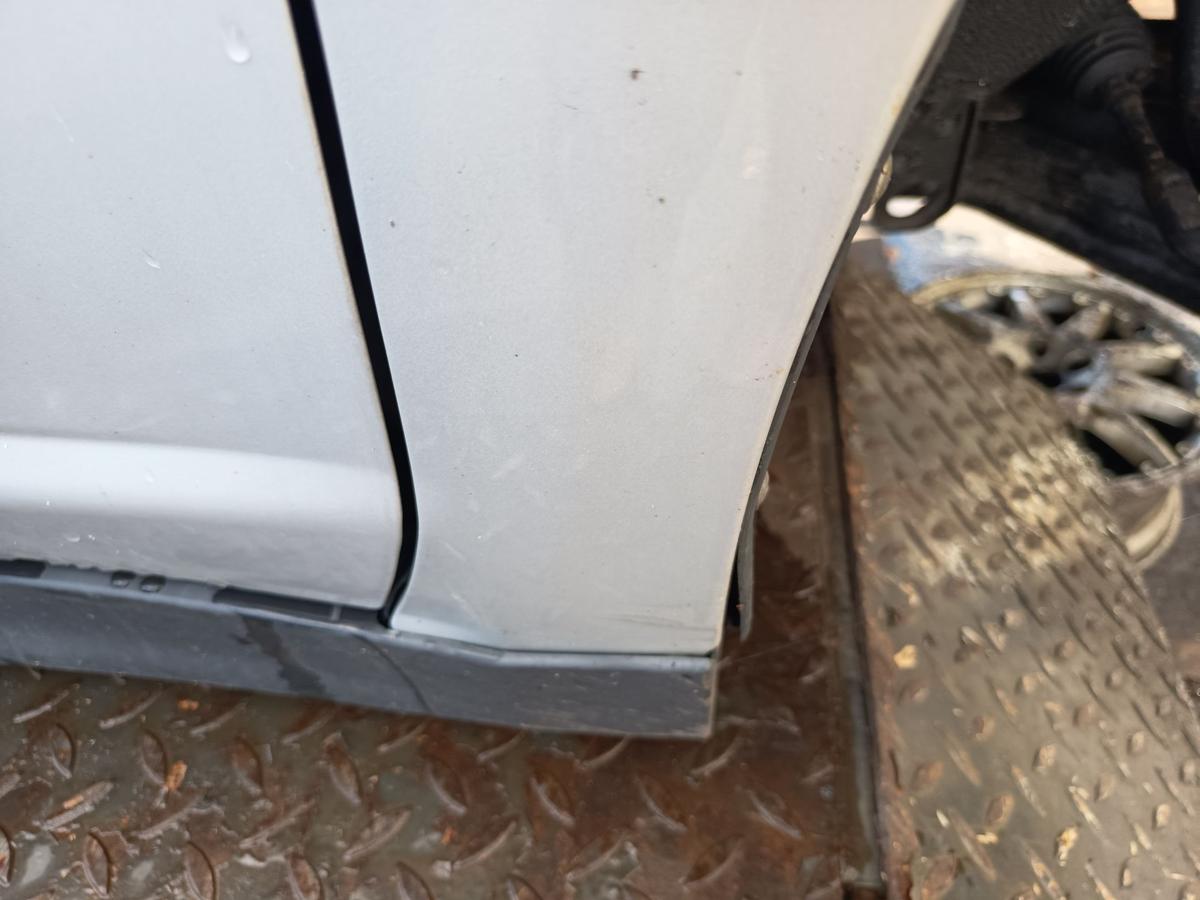 Nissan Tiida I original Kotfl&uuml;gel rechts Seitenteil K23 Brilliantsilver Bj 2008