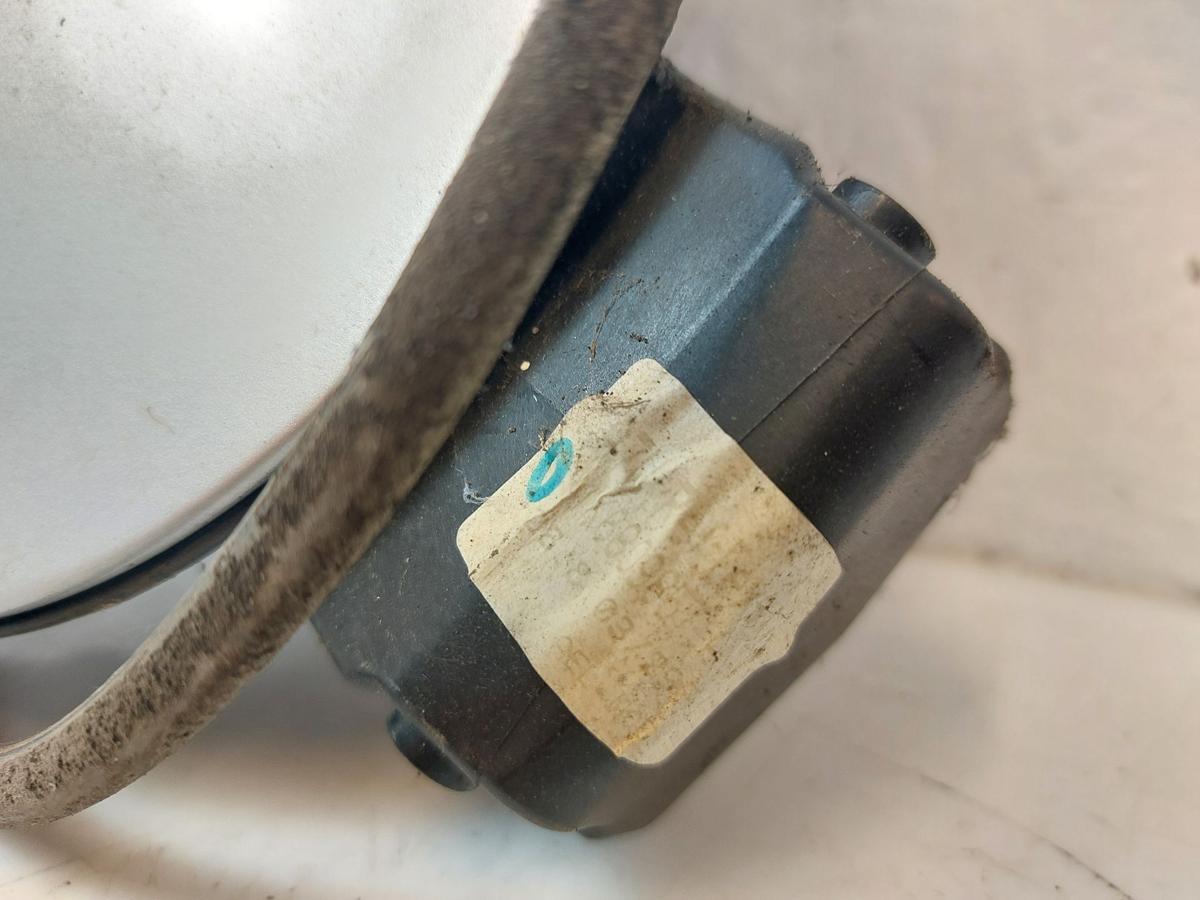 VW Golf 5 V 1K Tankklappe Tankdeckel Tankverschluss LA7W Reflexsilber