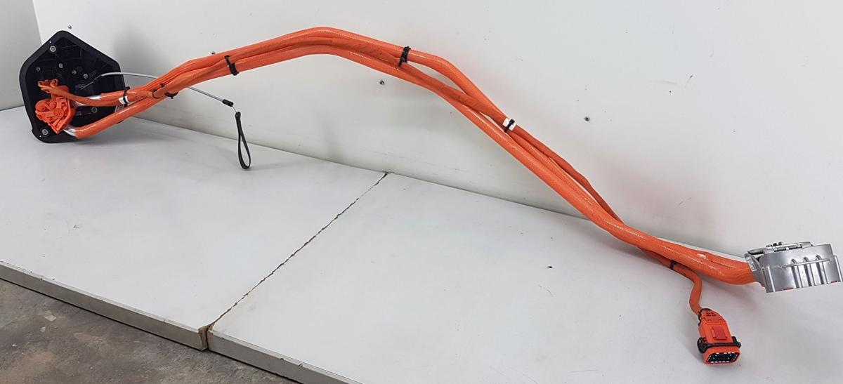 Tesla Model Y Hochvoltleitung Ladekabel Bj2022 1501773-79-B mit Ladedose
